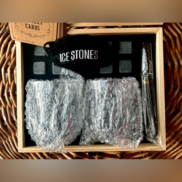 NWT Fine Whiskey / Gift Set / OakSea / 2 Glasses / 8 Stone Cubes - Picture 3 of 7